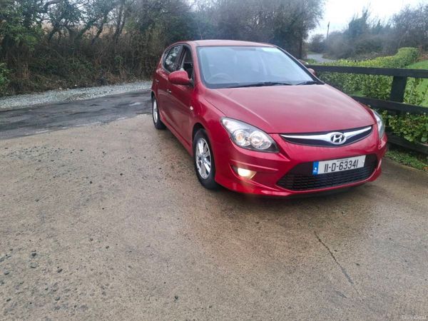 Hyundai i30 Hatchback, Petrol, 2011, Red