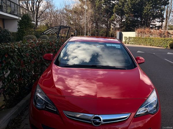 Opel Astra Hatchback, Petrol, 2015, Red