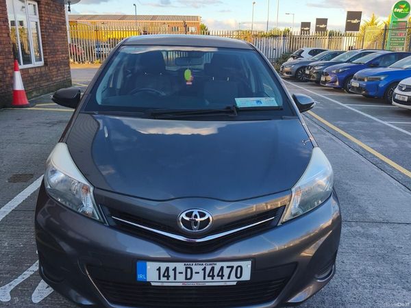 Toyota Yaris Hatchback, Petrol, 2014, Grey