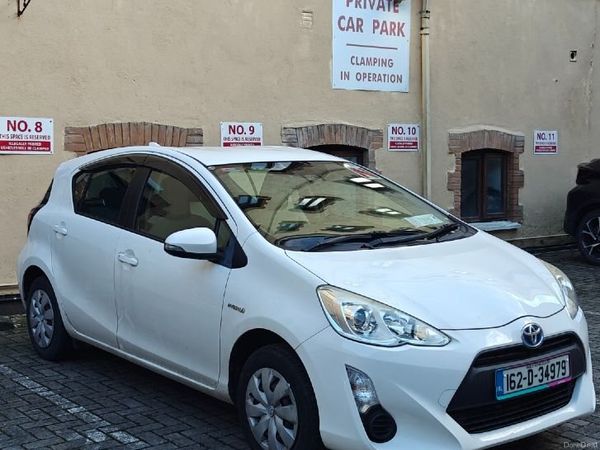 Toyota Aqua Hatchback, Petrol Hybrid, 2016, White