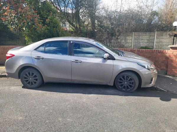 Toyota Corolla Saloon, Diesel, 2015, Bronze