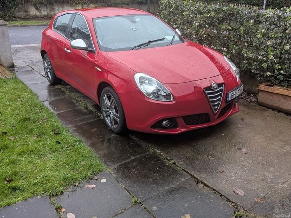 Alfa Romeo Giulietta Hatchback, Diesel, 2016, Red