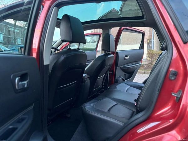 Volkswagen Passat Saloon, Diesel, 2010, Orange