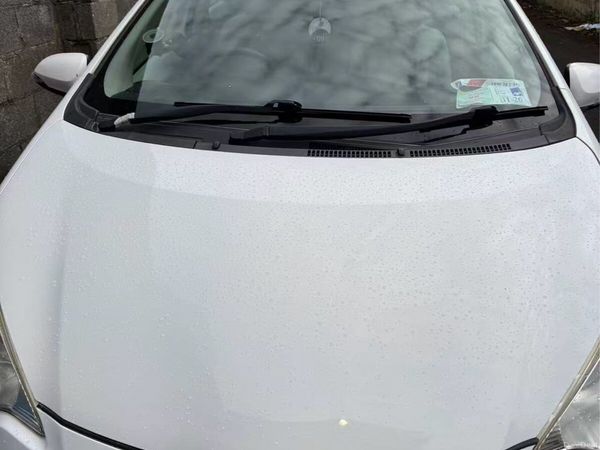 Toyota Aqua Hatchback, Petrol Hybrid, 2013, White