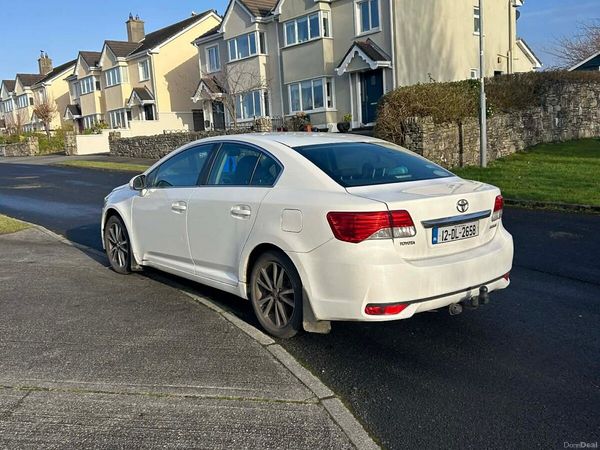Toyota Avensis Saloon, Diesel, 2012, White