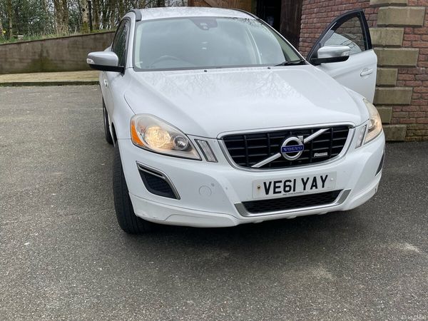 Nissan Pixo Hatchback, Petrol, 2011, White