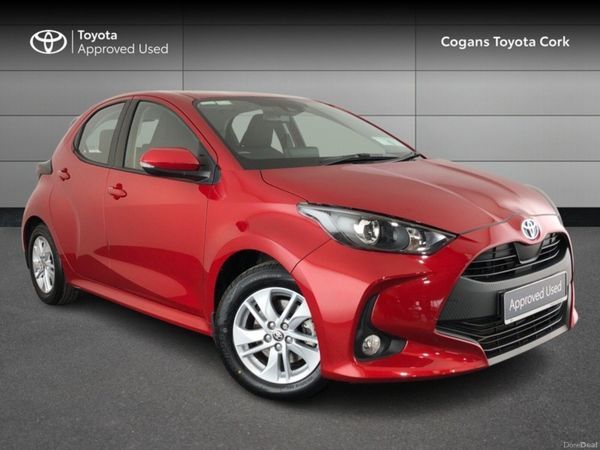 Toyota Yaris Hatchback, Petrol Hybrid, 2023, Red
