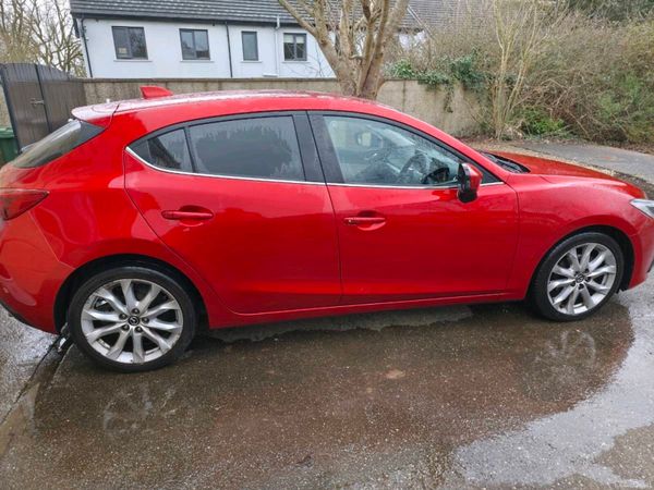 Mazda Mazda3 Hatchback, Diesel, 2015, Red