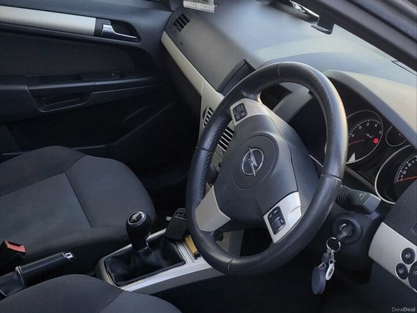 Opel Astra Hatchback, Petrol, 2008, Black