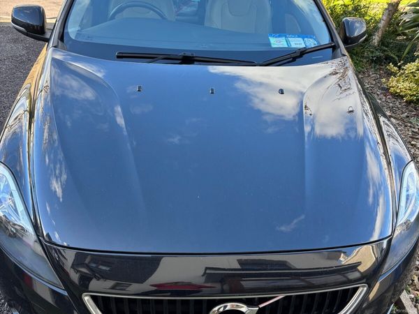 Volvo V40 Hatchback, Diesel, 2017, Black