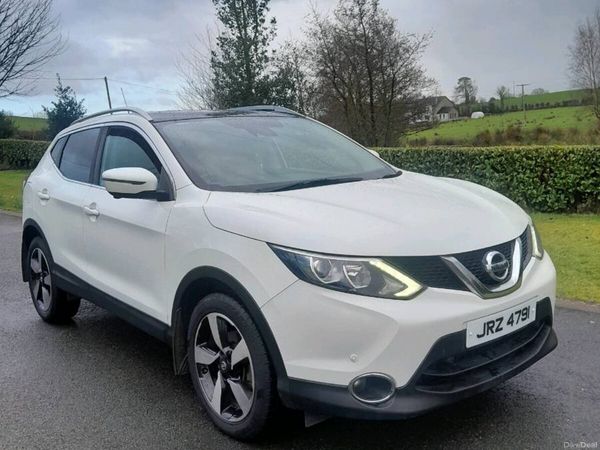 Nissan Qashqai SUV, Diesel, 2015, White