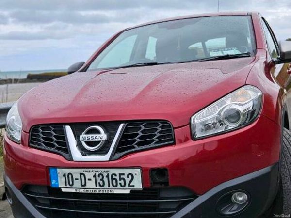 Nissan Qashqai Hatchback, Diesel, 2010, Red