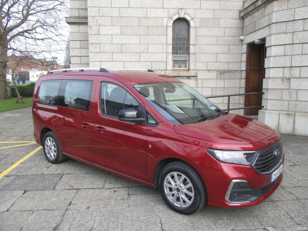 Ford Tourneo Connect MPV, Diesel, 2023, Red