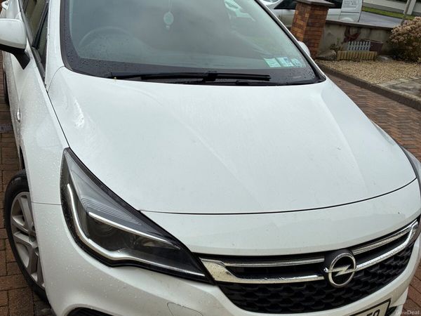 Opel Astra Hatchback, Diesel, 2016, White