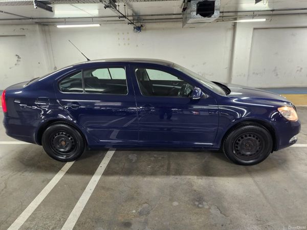 Skoda Octavia Saloon, Petrol, 2013, Blue
