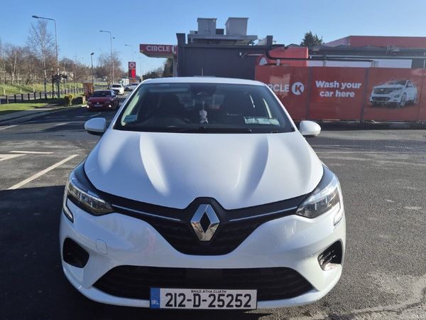 Renault Clio Hatchback, Petrol, 2021, White