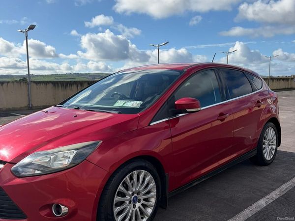 Ford Focus Hatchback, Diesel, 2011, Red