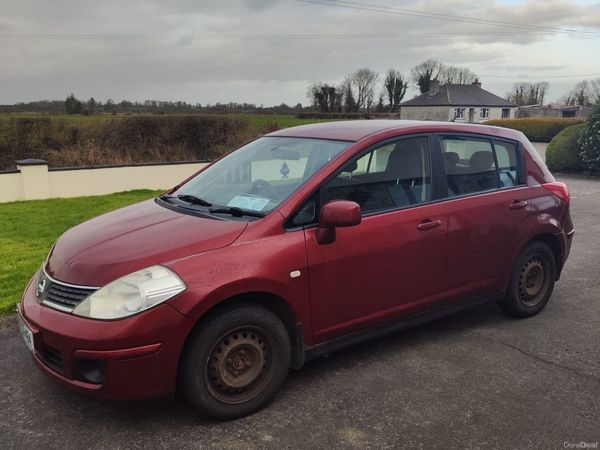 Nissan Tiida Hatchback, Petrol, 2008, Red