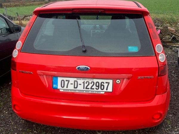 Ford Fiesta Hatchback, Petrol, 2007, Red