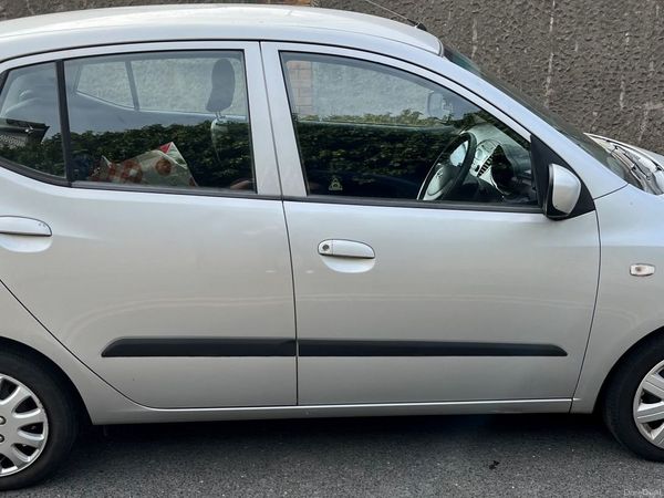 Hyundai i10 Hatchback, Petrol, 2009, Silver