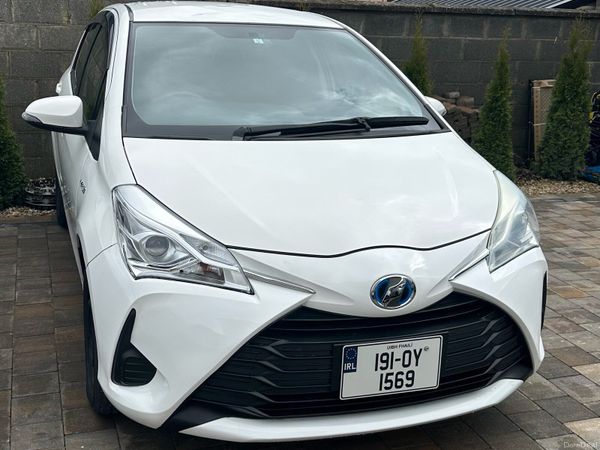 Toyota Vitz Hatchback, Petrol Hybrid, 2019, White