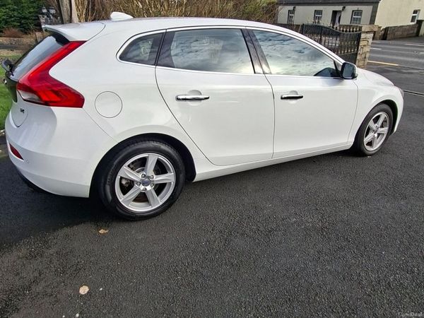 Volvo V40 Hatchback, Petrol, 2014, White