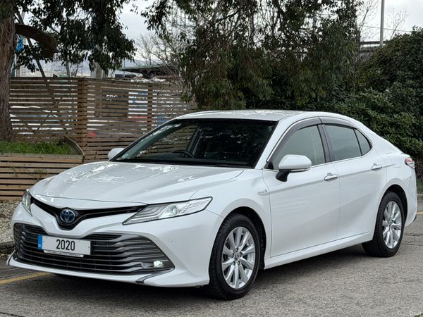 Toyota Camry Saloon, Petrol Hybrid, 2020, White