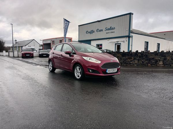 Ford Fiesta Hatchback, Petrol, 2015, Red