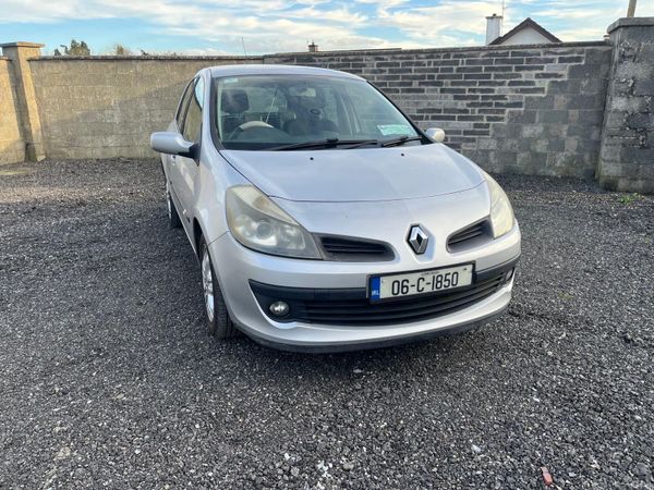Renault Clio Hatchback, Petrol, 2006, Silver