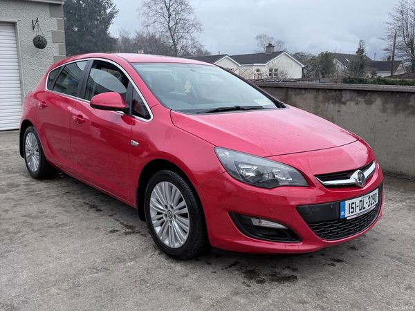 Vauxhall Astra Hatchback, Diesel, 2015, Red