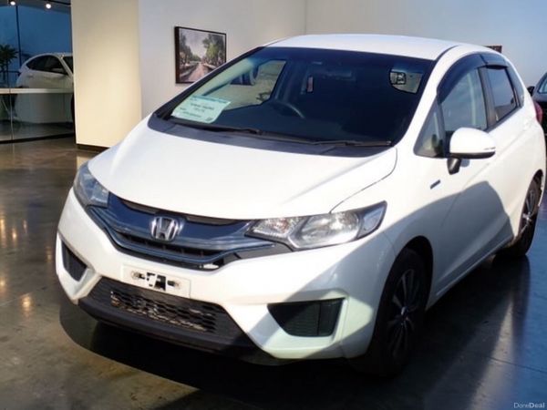 Honda Fit Hatchback, Petrol Hybrid, 2015, White
