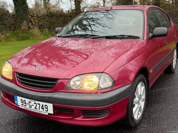 Toyota Avensis Saloon, Petrol, 1999, Red