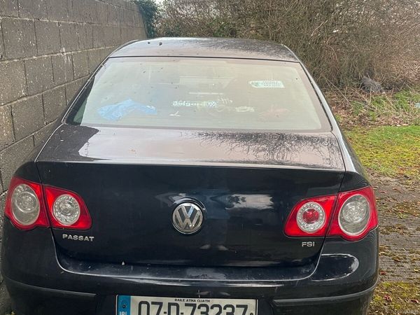 Volkswagen Passat Saloon, Petrol, 2007, Black