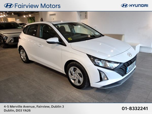 Hyundai i20 Hatchback, Petrol, 2024, White