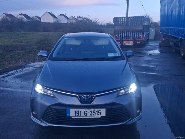 Toyota Corolla Saloon, Petrol Hybrid, 2019, Grey