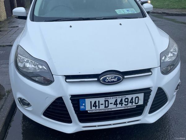 Ford Focus Hatchback, Petrol, 2014, White