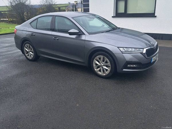 Skoda Octavia Saloon, Diesel, 2023, Grey