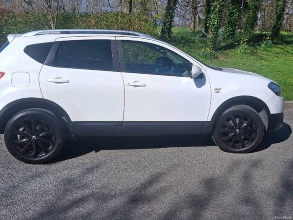 Nissan Qashqai Hatchback, Diesel, 2012, White