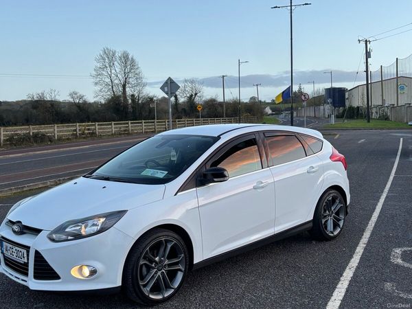 Ford Focus Hatchback, Petrol, 2014, White