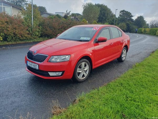 Skoda Octavia Saloon, Diesel, 2017, Red