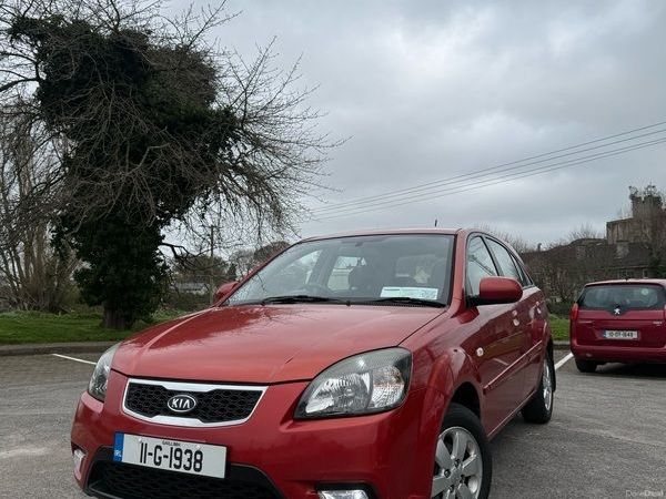Kia Rio Hatchback, Diesel, 2011, Red
