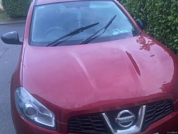 Nissan Qashqai Estate/Jeep, Diesel, 2012, Red