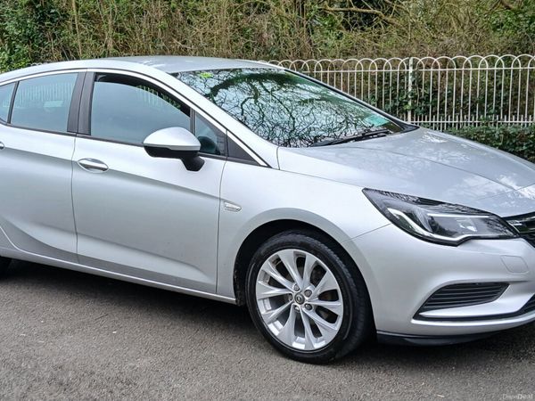 Opel Astra Hatchback, Petrol, 2017, Silver