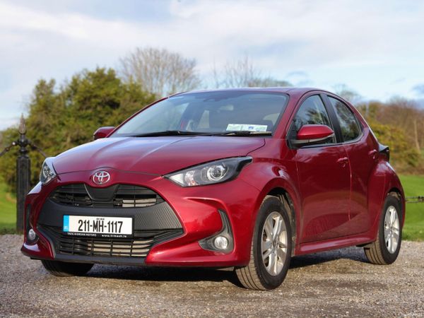 Toyota Yaris Hatchback, Petrol, 2021, Red