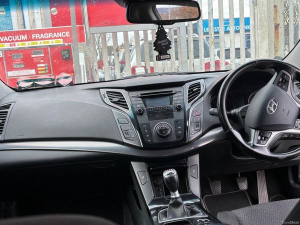 Hyundai i40 Saloon, Diesel, 2014, White