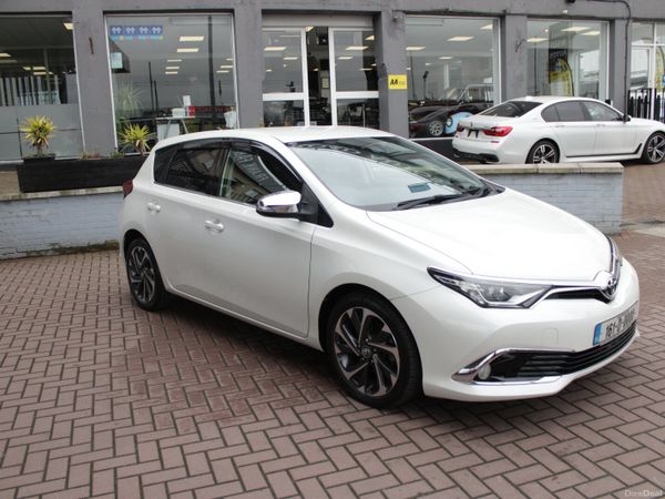 Toyota Auris Hatchback, Petrol Hybrid, 2016, White