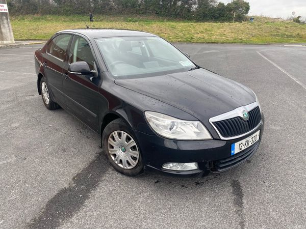 Skoda Octavia Saloon, Diesel, 2012, Black
