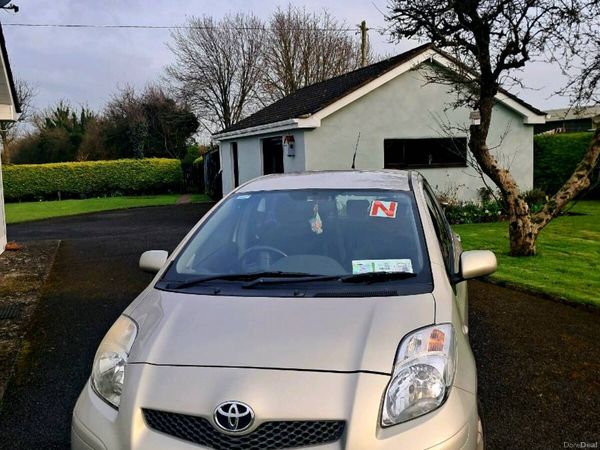 Toyota Yaris Hatchback, Petrol, 2010, Gold