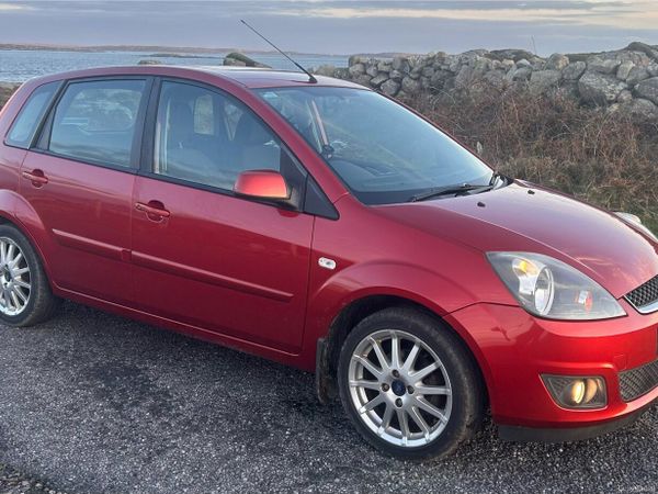 Ford Fiesta Hatchback, Petrol, 2007, Red