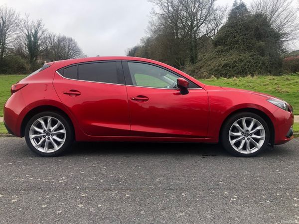Mazda Mazda3 Hatchback, Diesel, 2015, Red